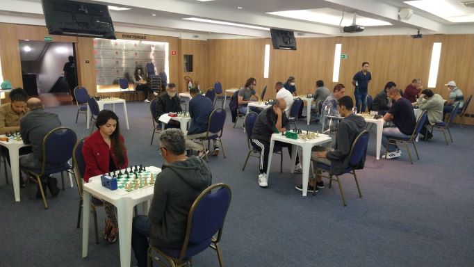 Na sede da CAASP, xadrez presencial volta com força total