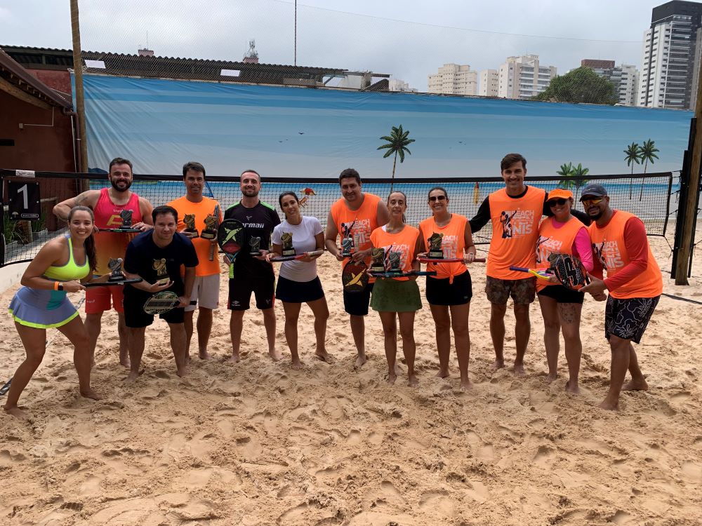 Conheça campeões e campeãs dos torneios de futevôlei e beach tennis da Capital
